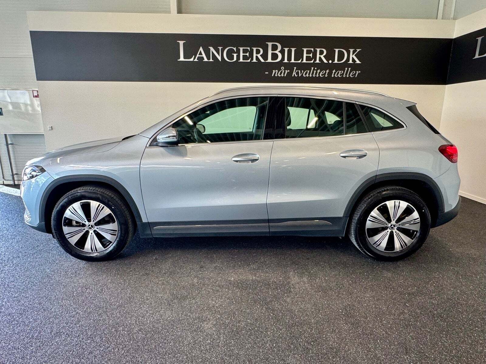 Sølv Mercedes EQA250 fra 2024