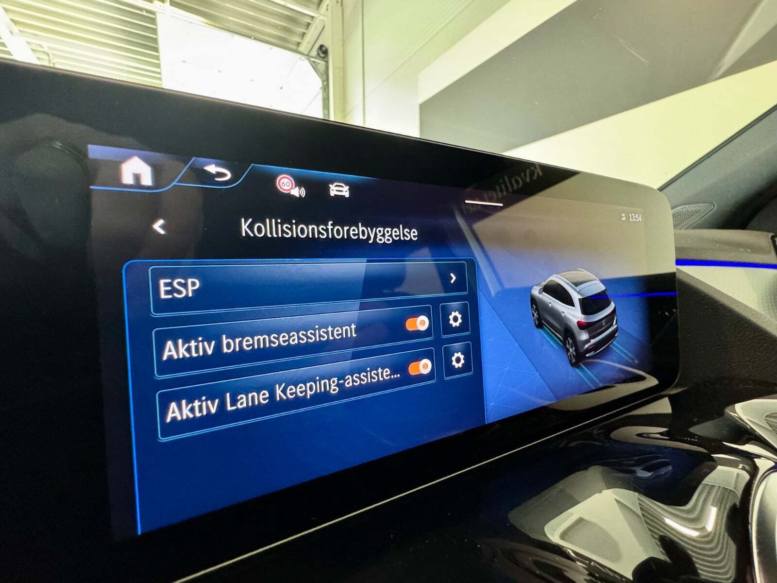 Sølv Mercedes EQA250 fra 2024