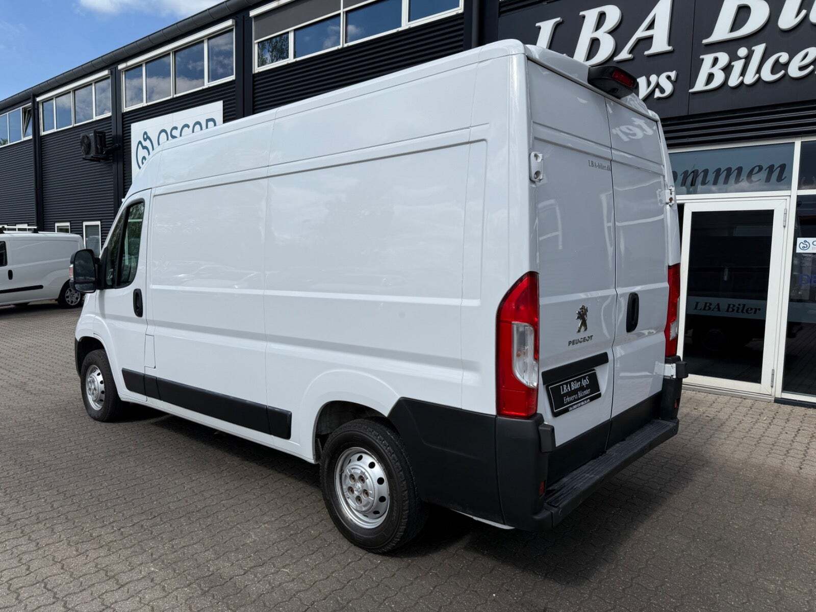 Peugeot Boxer 333 2,2 BlueHDi 140 L2H2 Premium