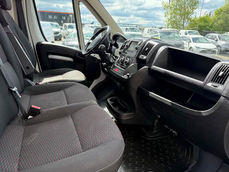 Peugeot Boxer 333 2,2 BlueHDi 140 L2H2 Premium