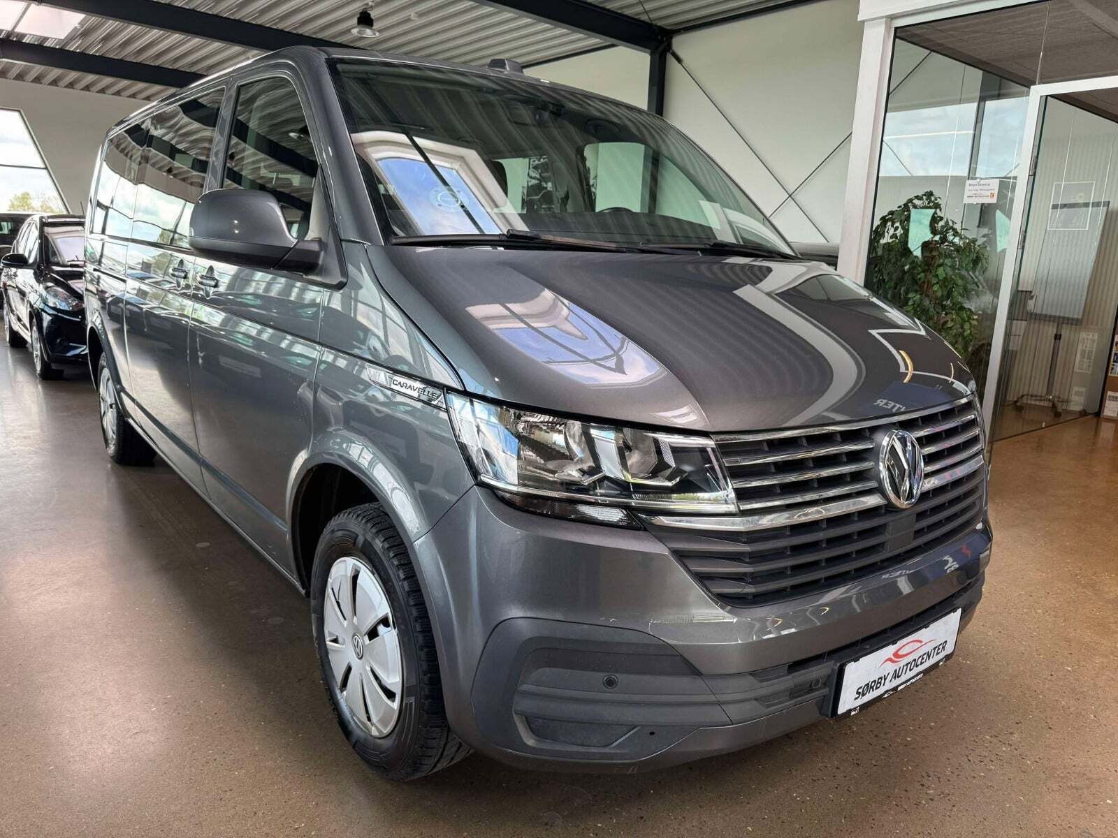 undefined VW Caravelle fra 2021 set udefra