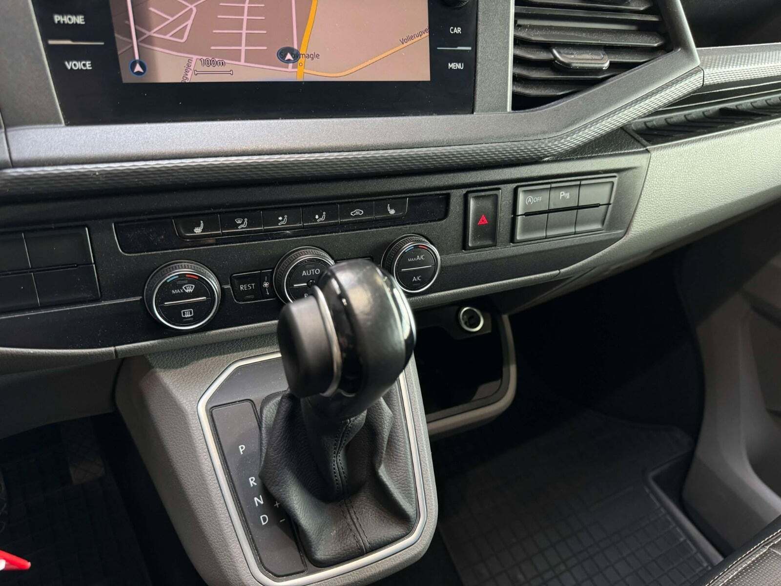 undefined VW Caravelle fra 2021 set indefra
