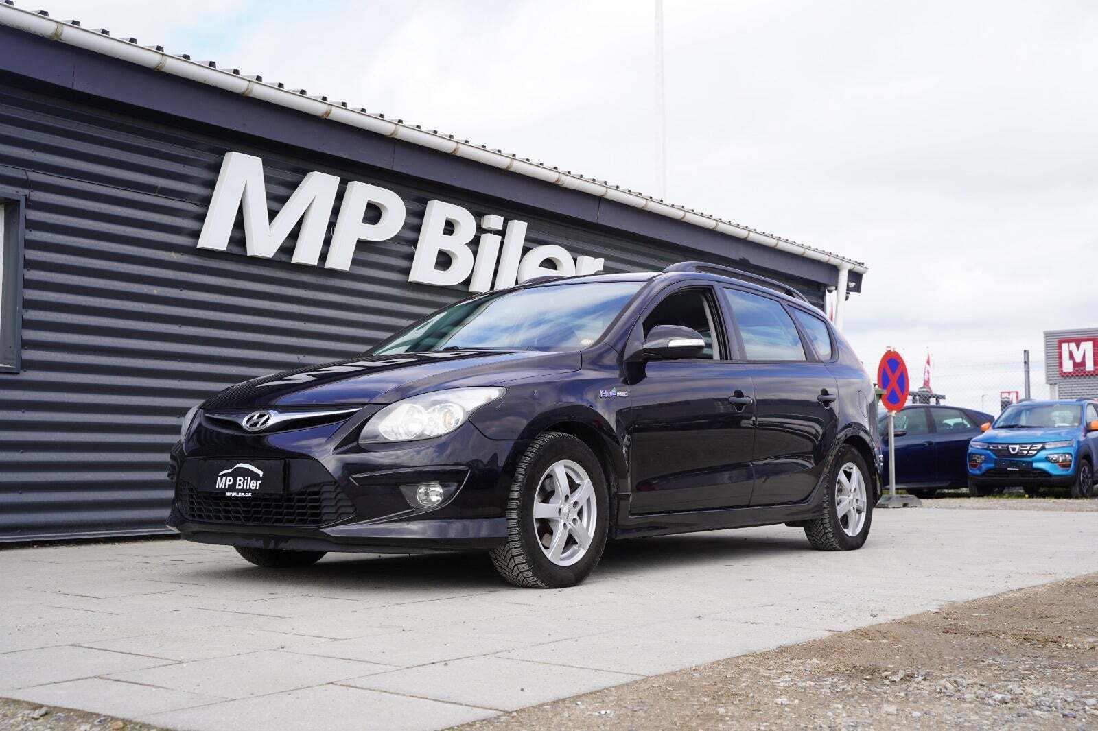 Sort Hyundai i30 fra 2011 set udefra