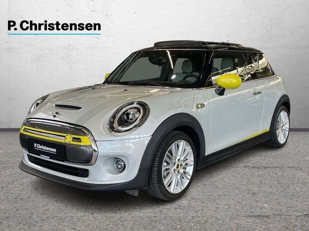 Sølv Mini Cooper SE fra 2021 set udefra