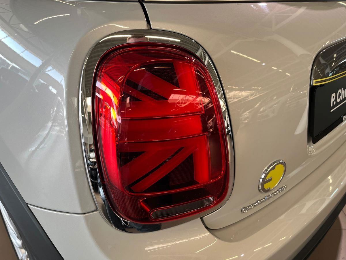 Sølv Mini Cooper SE fra 2021