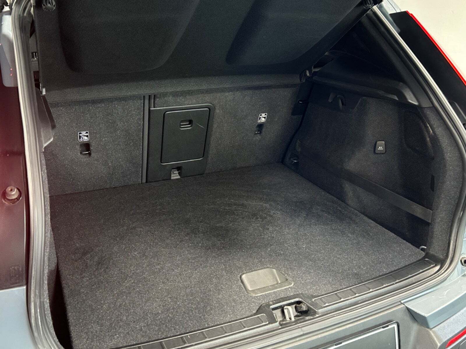 Grå Volvo XC40 fra 2021