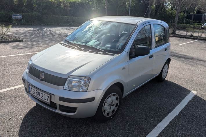 Grå Fiat Panda fra 2012