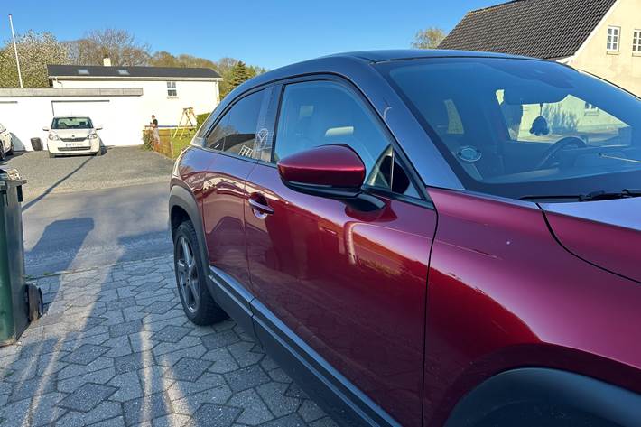 Rød Mazda MX-30 fra 2021