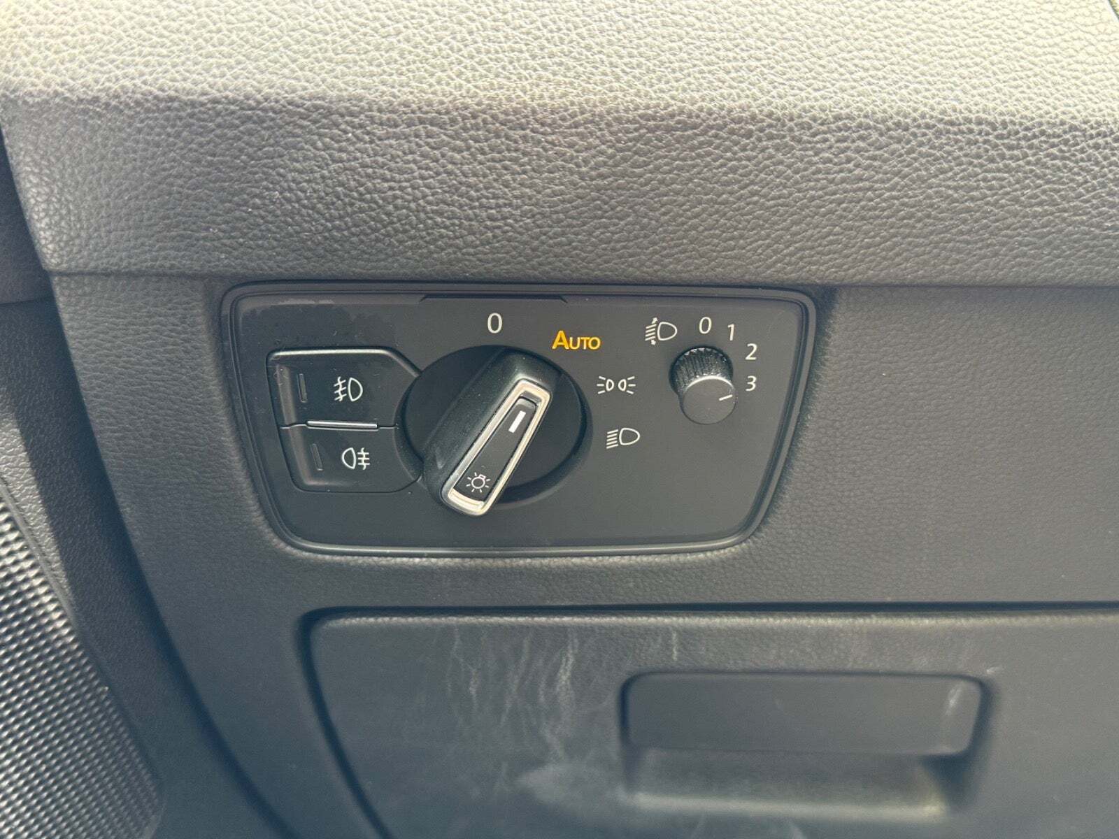 Sort VW Passat fra 2016