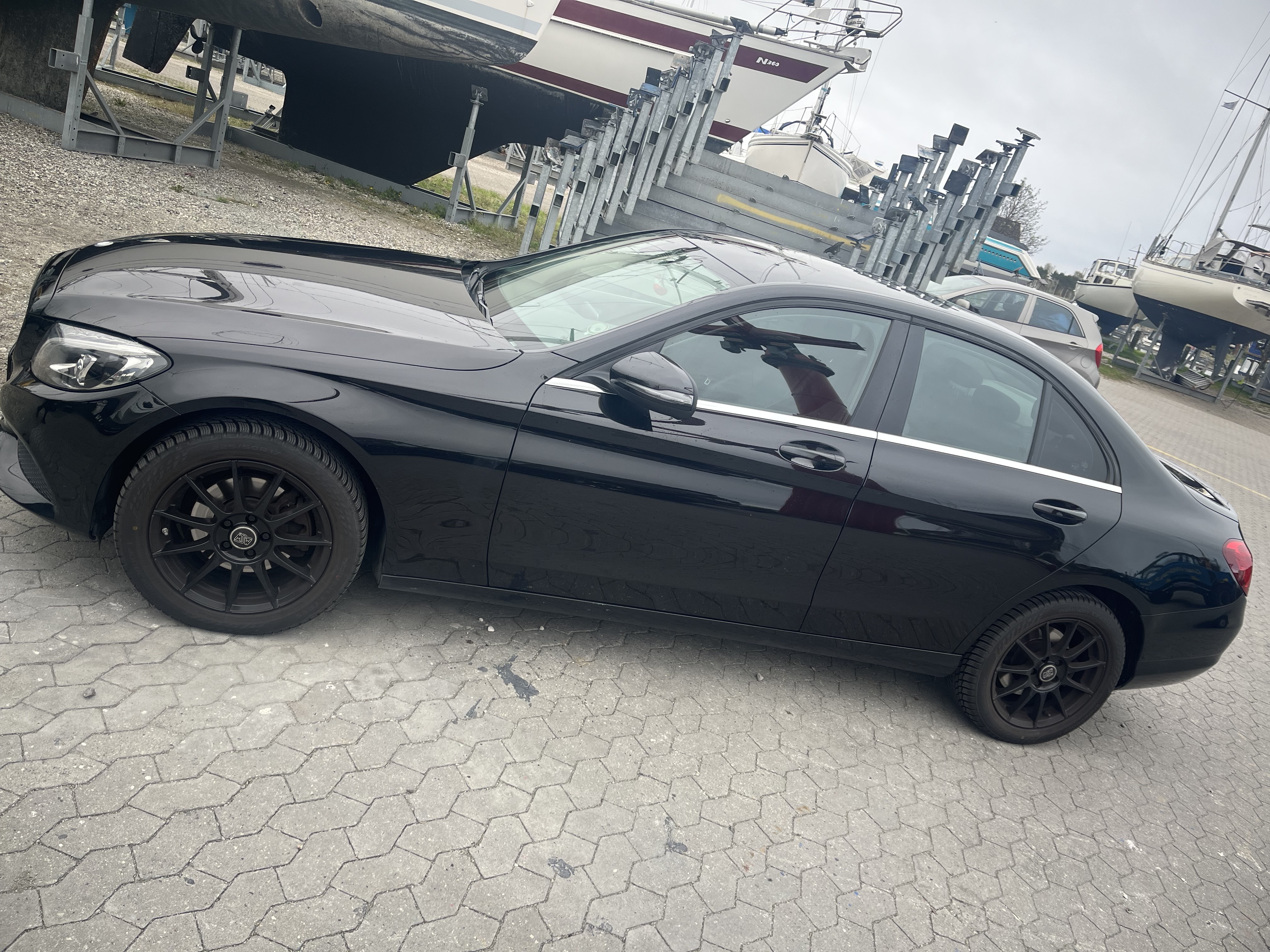 Sort Mercedes C-Klasse fra 2015