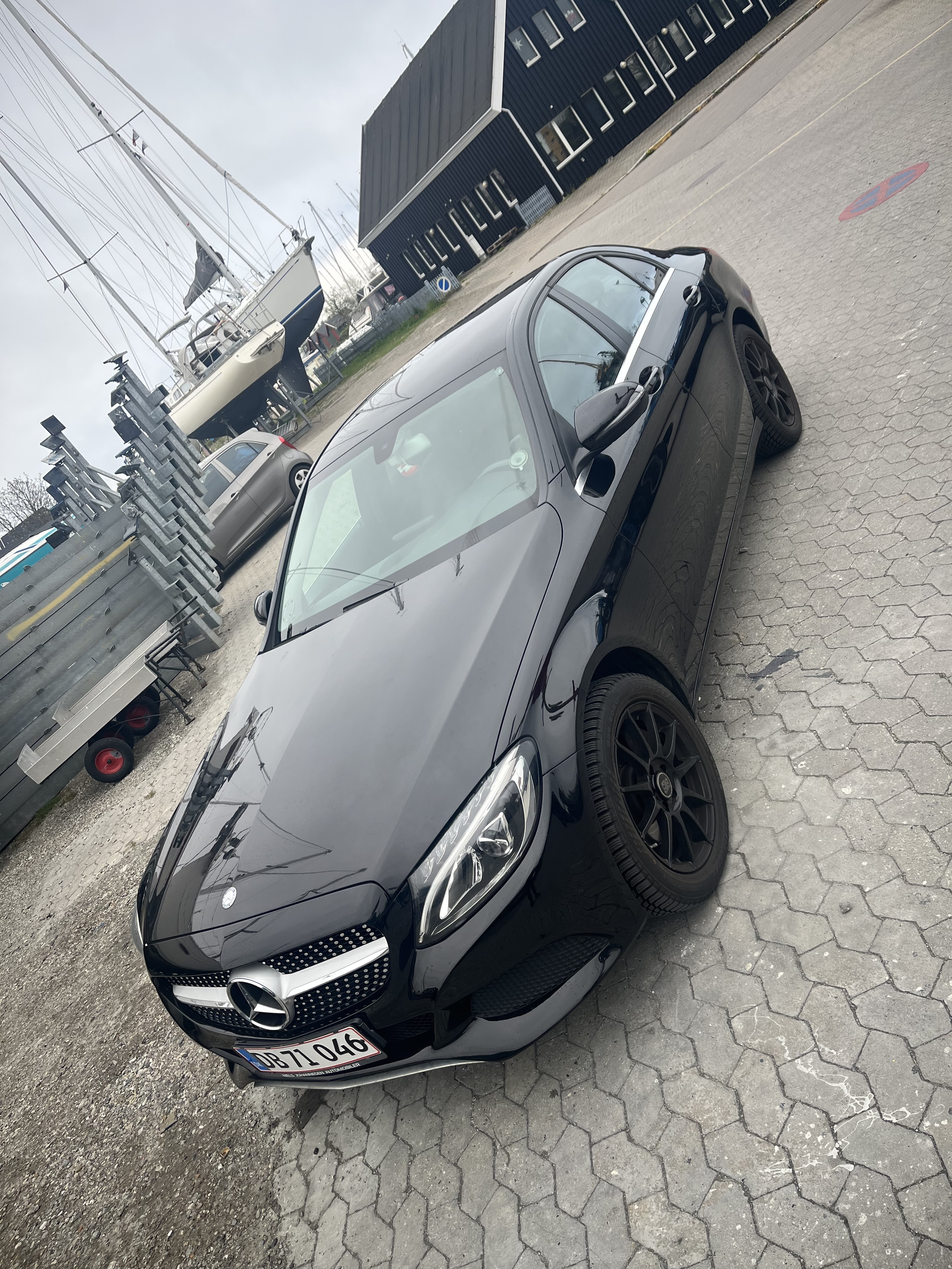Sort Mercedes C-Klasse fra 2015