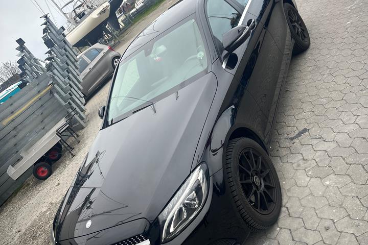 Sort Mercedes C-Klasse fra 2015