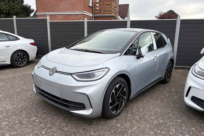 Sølv VW ID.3 fra 2025 set udefra