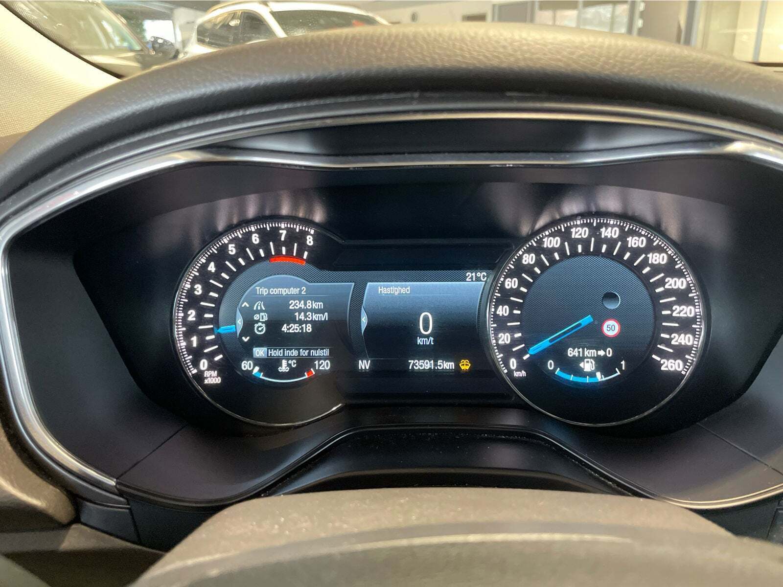 Rød Ford Mondeo fra 2017