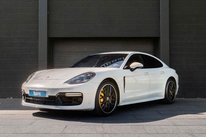 Hvid Porsche Panamera Turbo fra 2019
