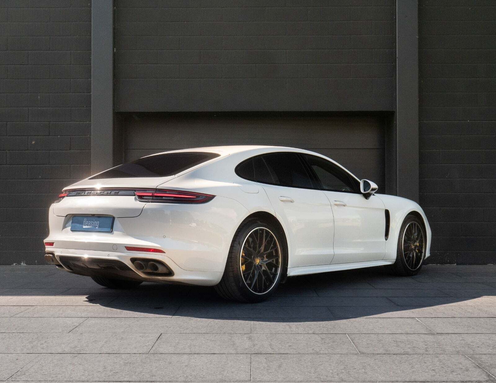 Hvid Porsche Panamera Turbo fra 2019