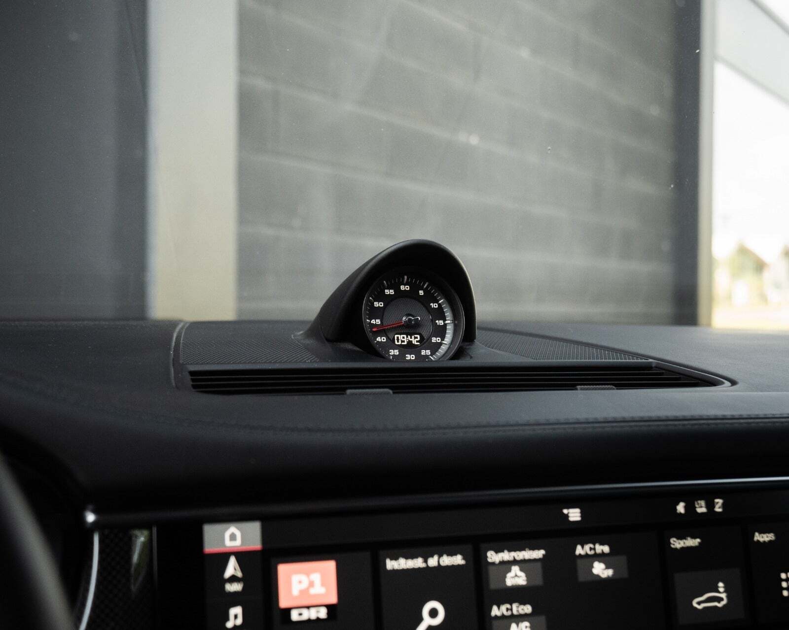 Hvid Porsche Panamera Turbo fra 2019