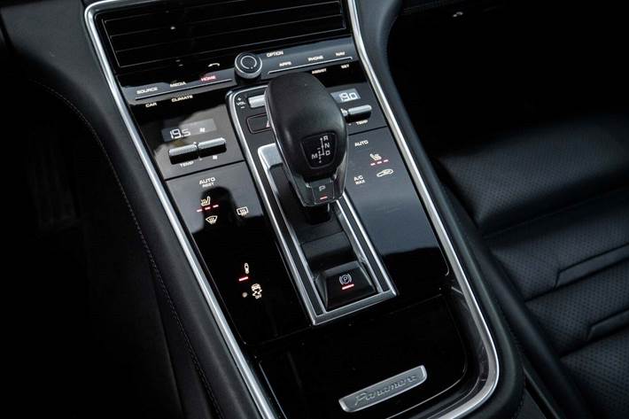 Hvid Porsche Panamera Turbo fra 2019