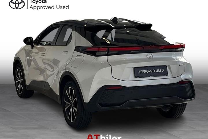 Hvid Toyota C-HR fra 2024