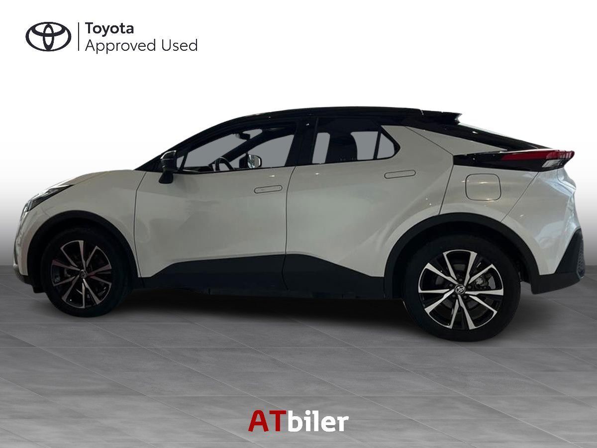 Hvid Toyota C-HR fra 2024