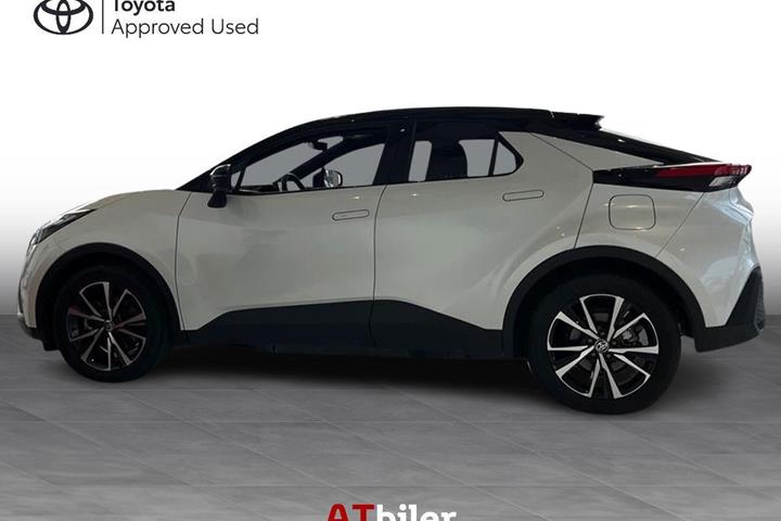 Hvid Toyota C-HR fra 2024