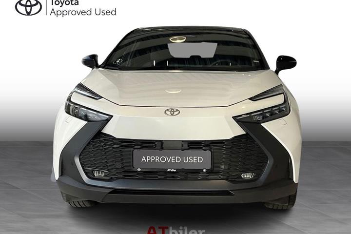 Hvid Toyota C-HR fra 2024