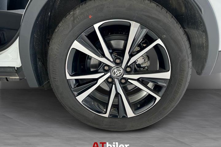 Hvid Toyota C-HR fra 2024