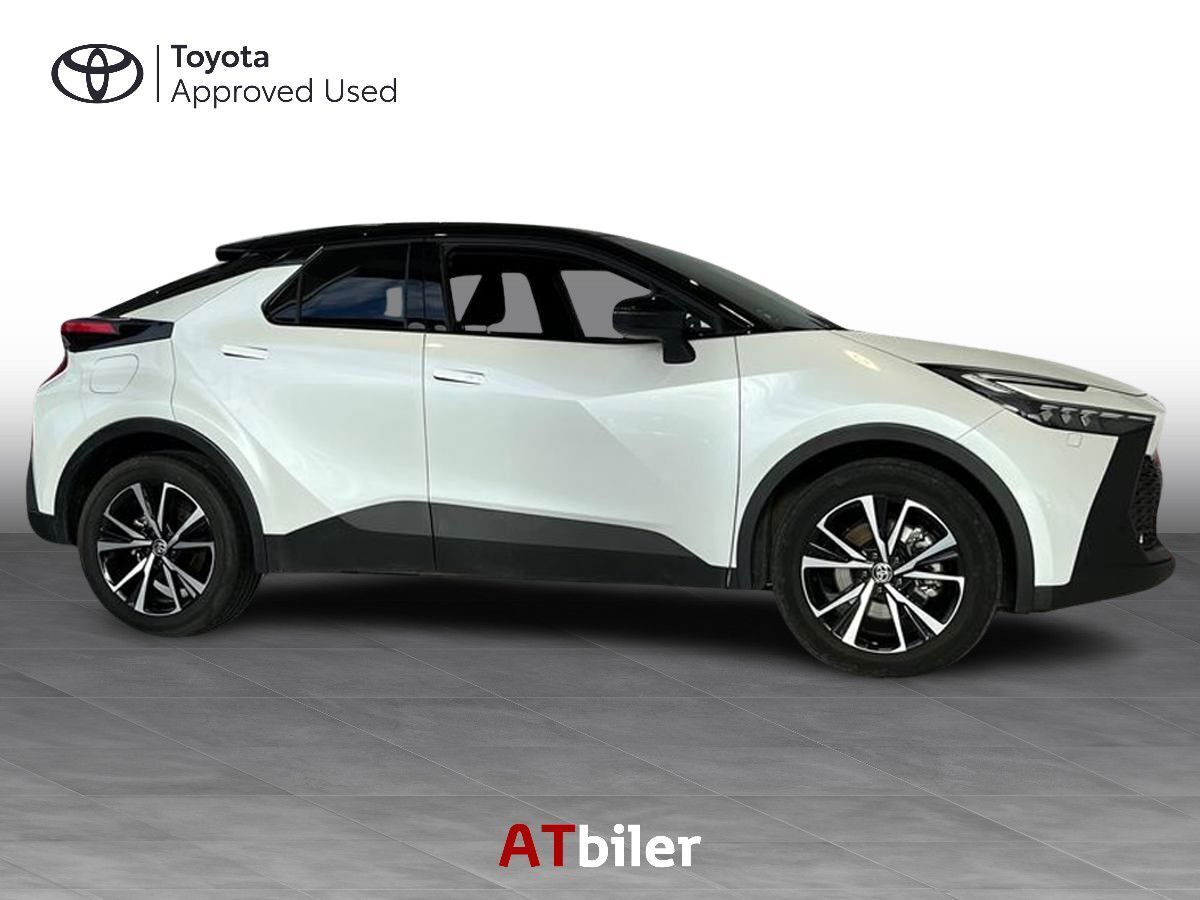 Hvid Toyota C-HR fra 2024
