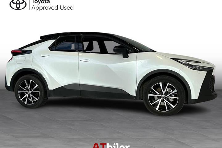 Hvid Toyota C-HR fra 2024