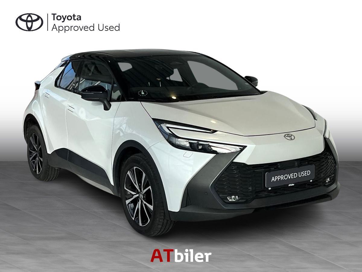 Hvid Toyota C-HR fra 2024