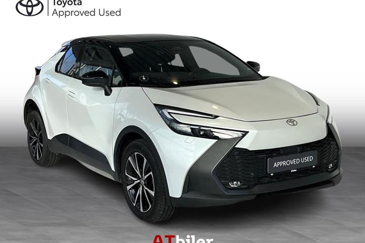 Hvid Toyota C-HR fra 2024