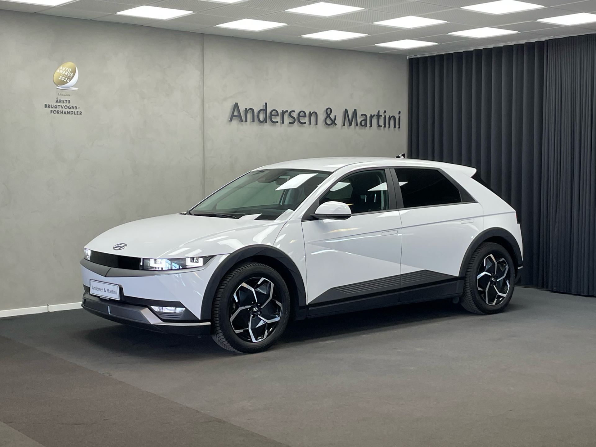 Hvid Hyundai Ioniq 5 fra 2021 set udefra