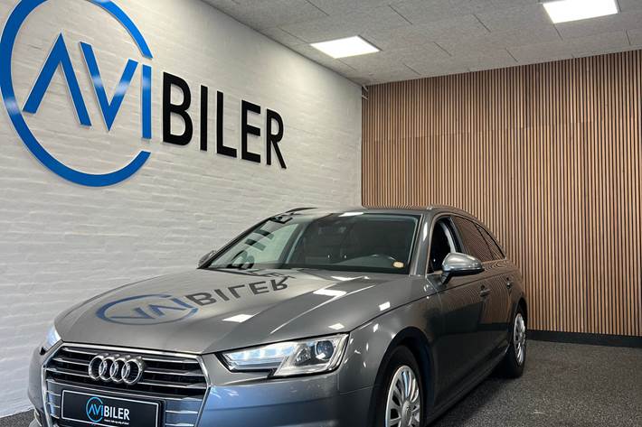 Grå Audi A4 fra 2017 set udefra