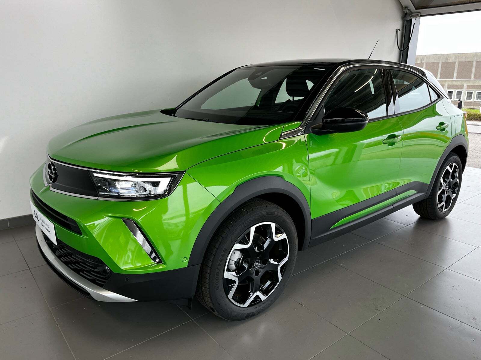 Grøn Opel Mokka-e fra 2023