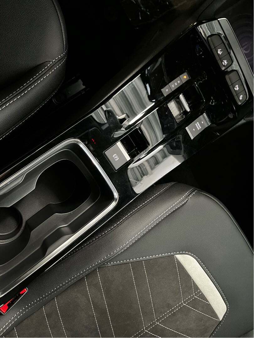 Grøn Opel Mokka-e fra 2023