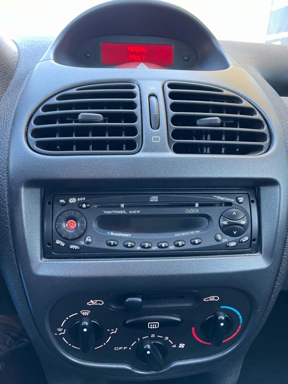 Sort Peugeot 206 fra 2003