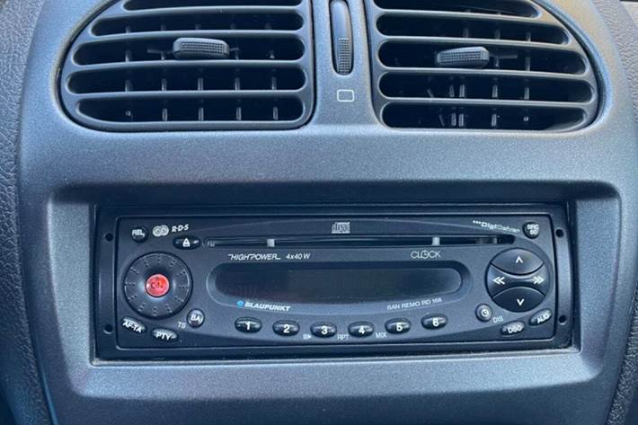 Sort Peugeot 206 fra 2003