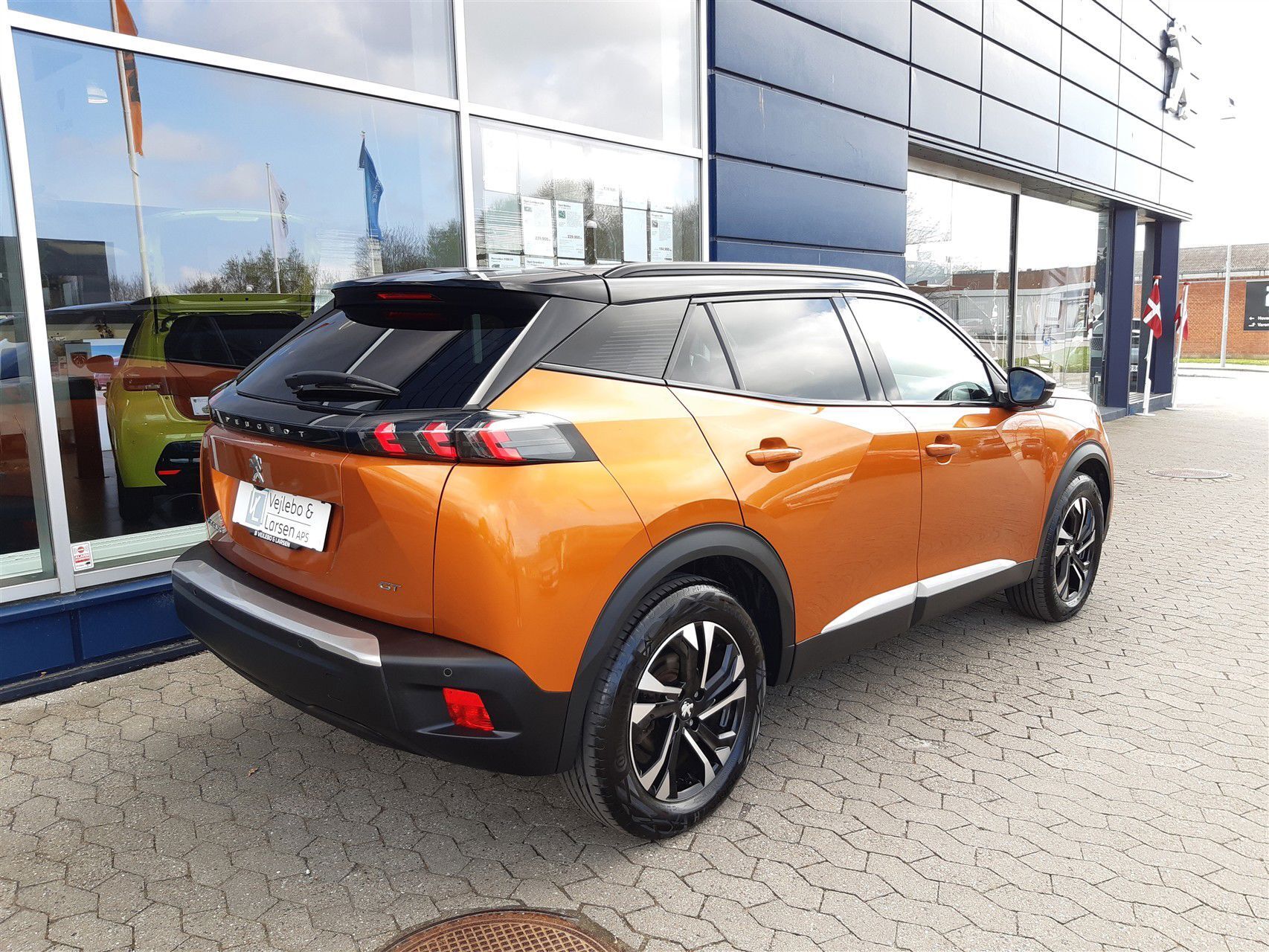 Orange Peugeot e-2008 fra 2022