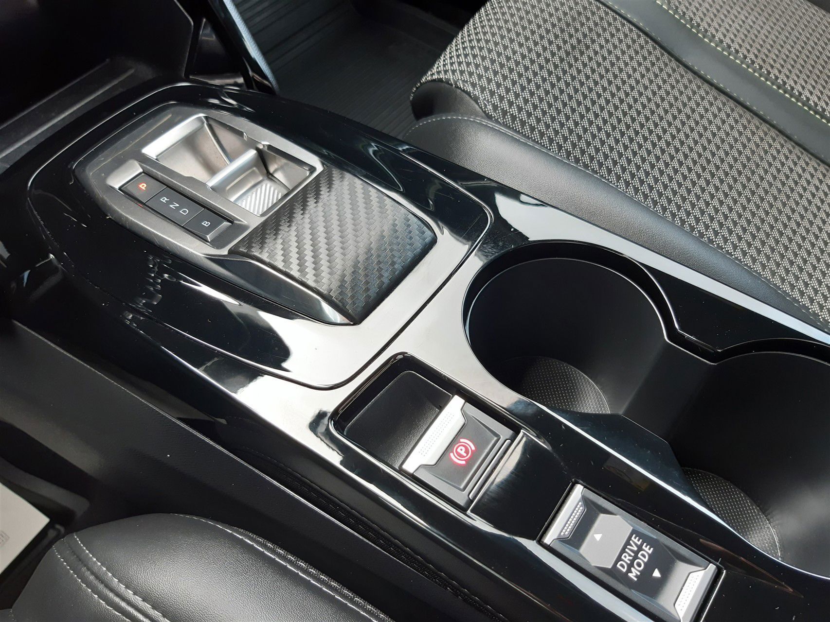 Orange Peugeot e-2008 fra 2022