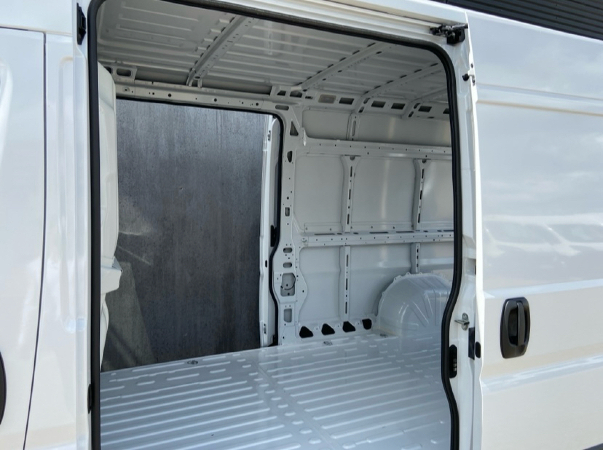Hvid Fiat Ducato fra 2025