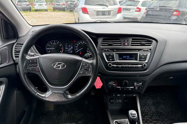 Grå Hyundai i20 fra 2016