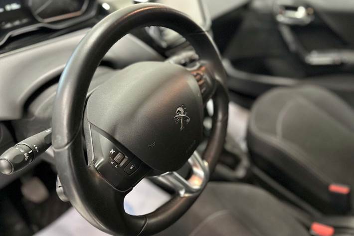 Sort Peugeot 208 fra 2019