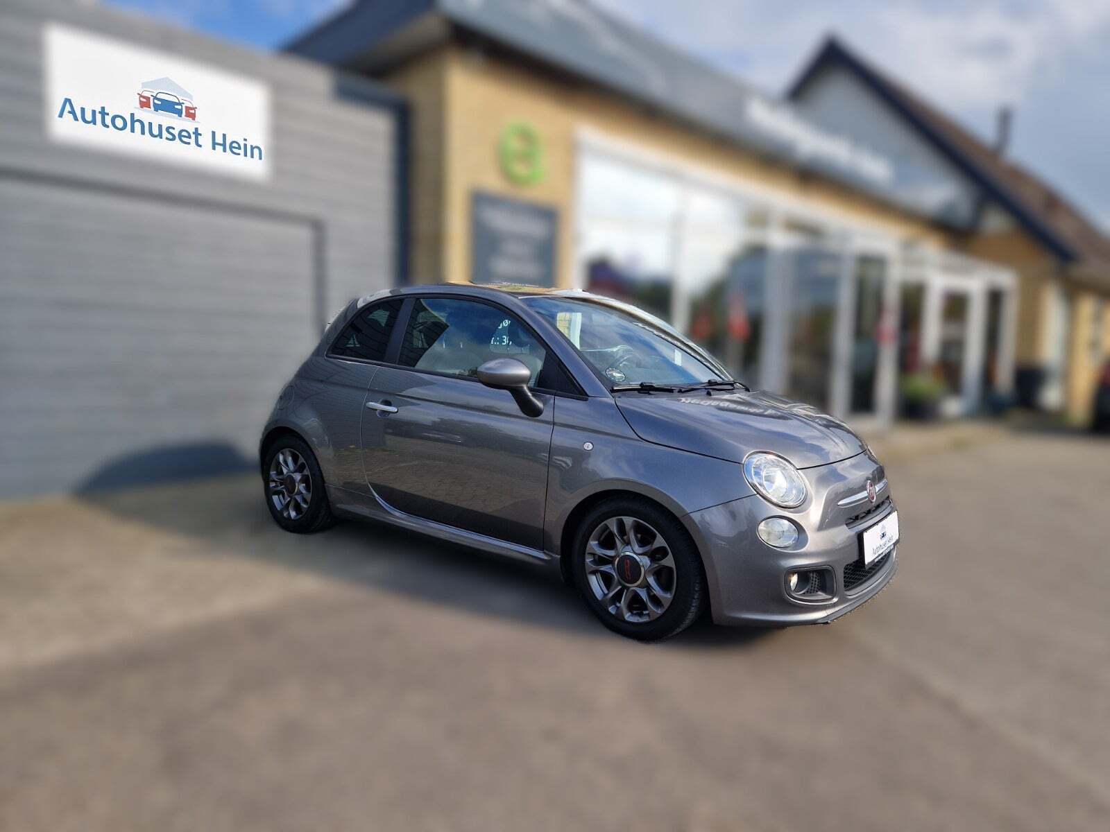 Grå Fiat 500 fra 2014