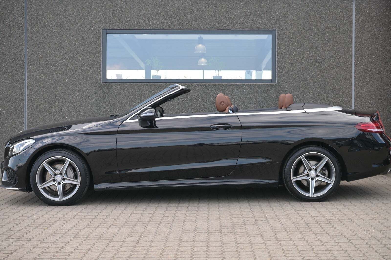 Sort Mercedes C200 fra 2017