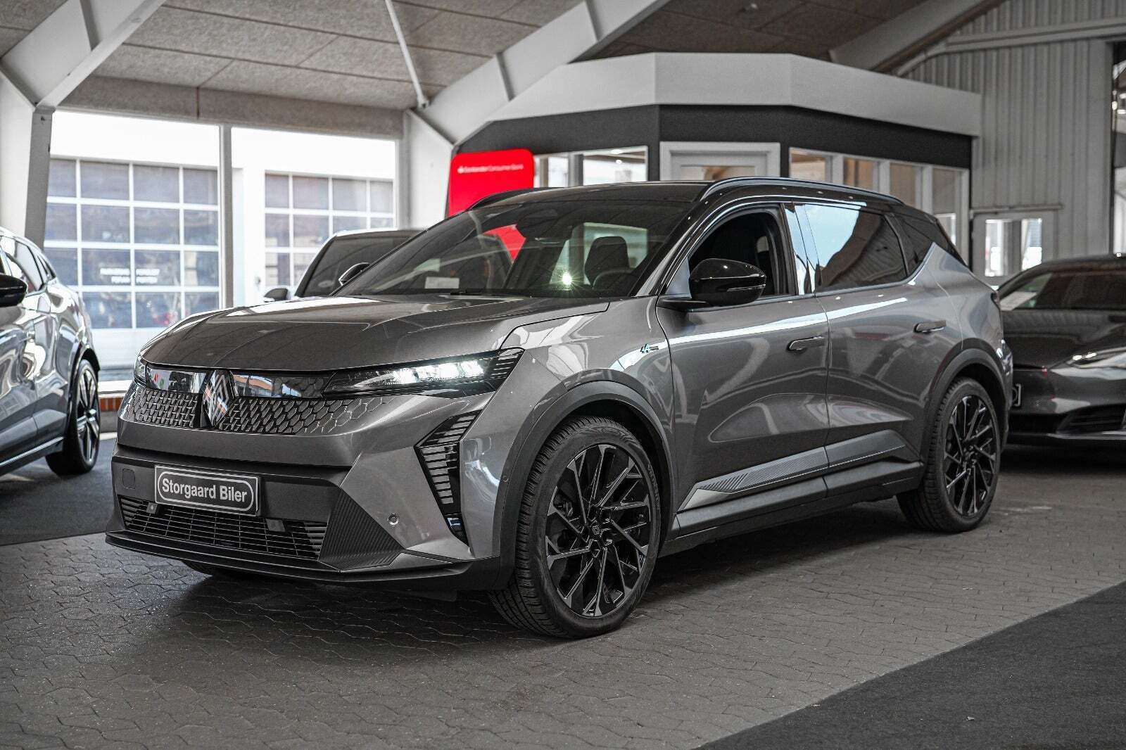 Grå Renault Scenic E-Tech fra 2024