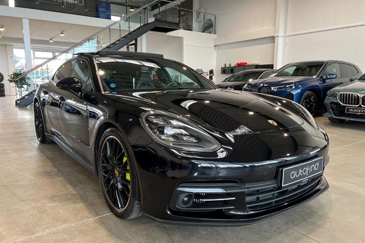 Sort Porsche Panamera 4 fra 2017 set udefra