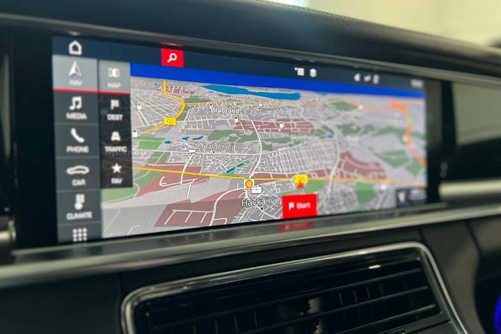 Sort Porsche Panamera 4 fra 2017