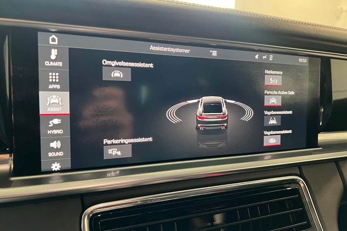 Sort Porsche Panamera 4 fra 2017