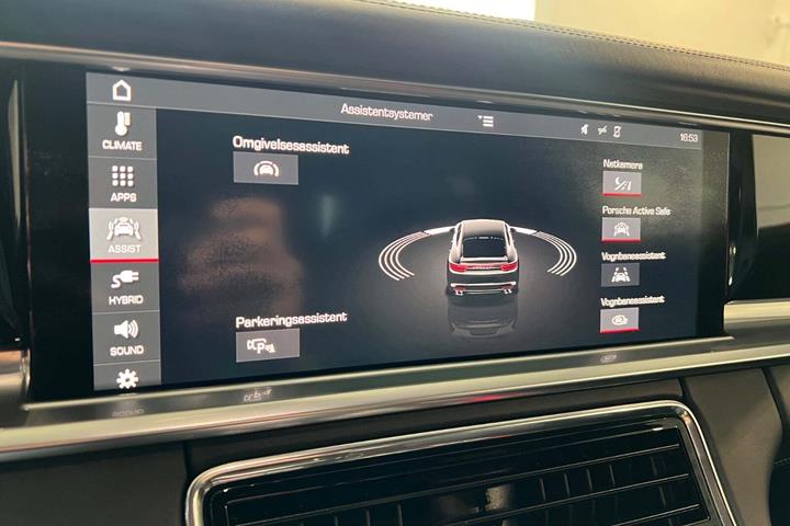 Sort Porsche Panamera 4 fra 2017