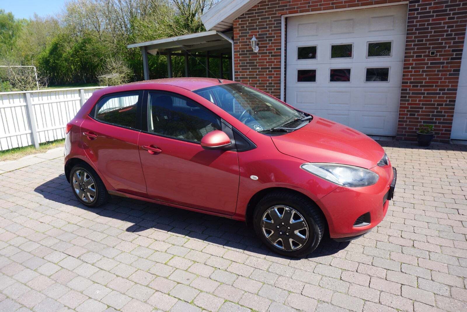 Rød Mazda 2 fra 2007
